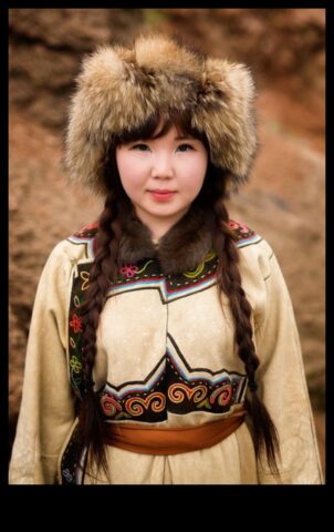 Cronici culturale care surprind oamenii și tradițiile lumii prin fotografie